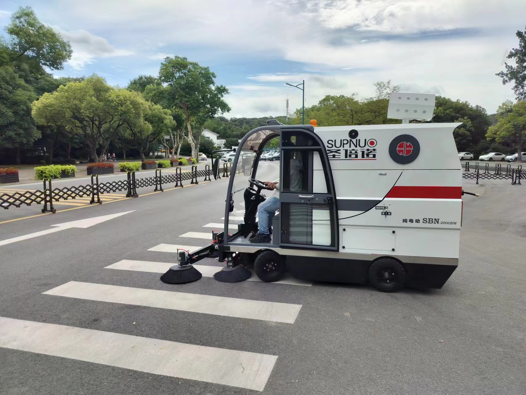 物業社區應該如何選擇電動清掃車呢？