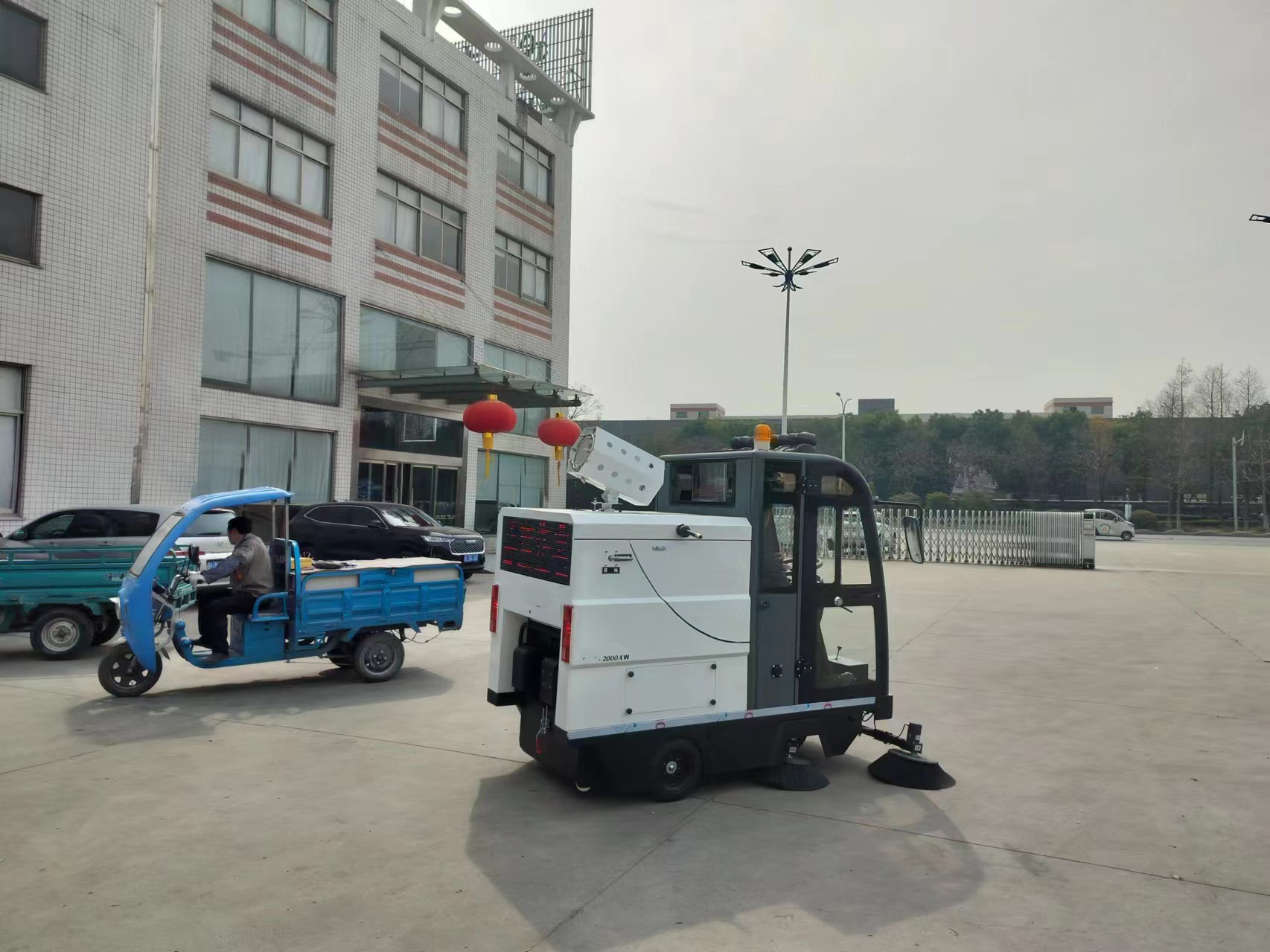 道路電動(dòng)清掃車：提高道路清潔效率的利器
