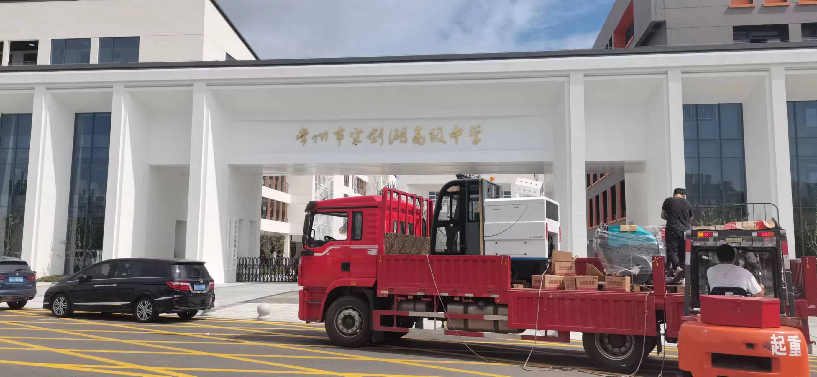 工廠車間清潔利器，電動掃地機的優勢與特點！