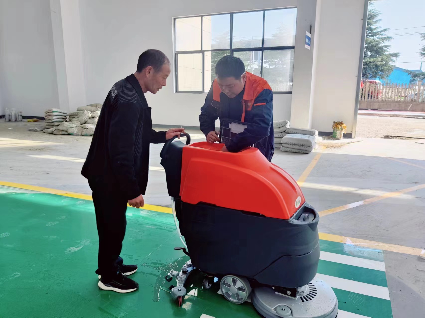 駕駛洗地機的價格是多少？需要了解的基本知識是什么？