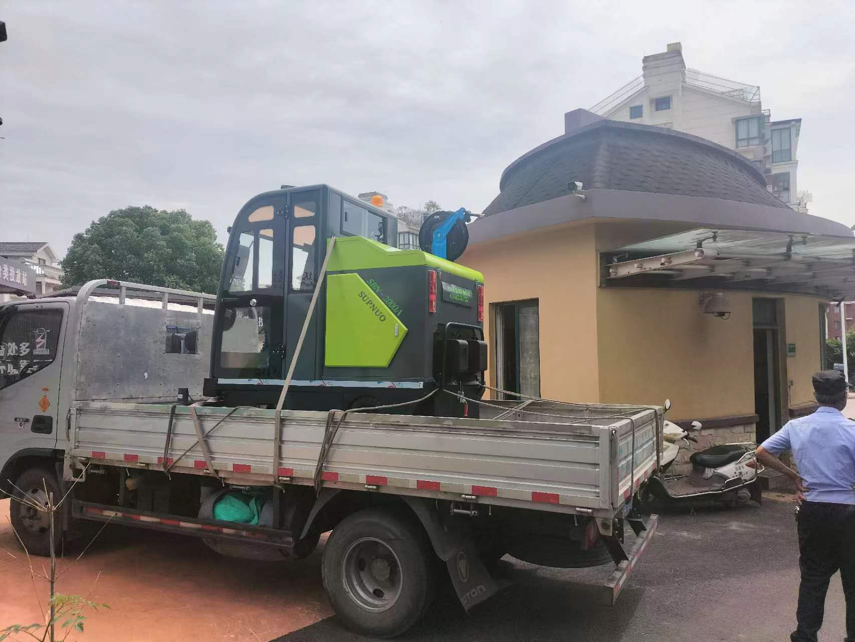 掃車作為城市環衛作業的重要工具，承擔著保障市容市貌的重要職責