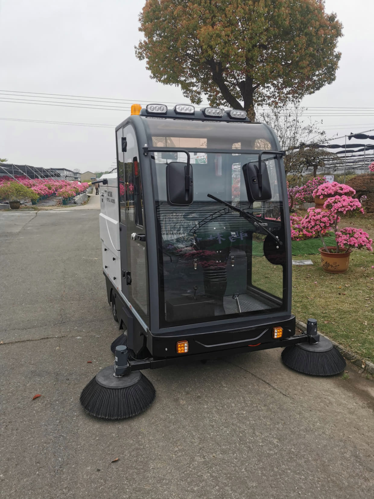 創(chuàng)新驅(qū)動，電動掃地車助力智能清潔新時代