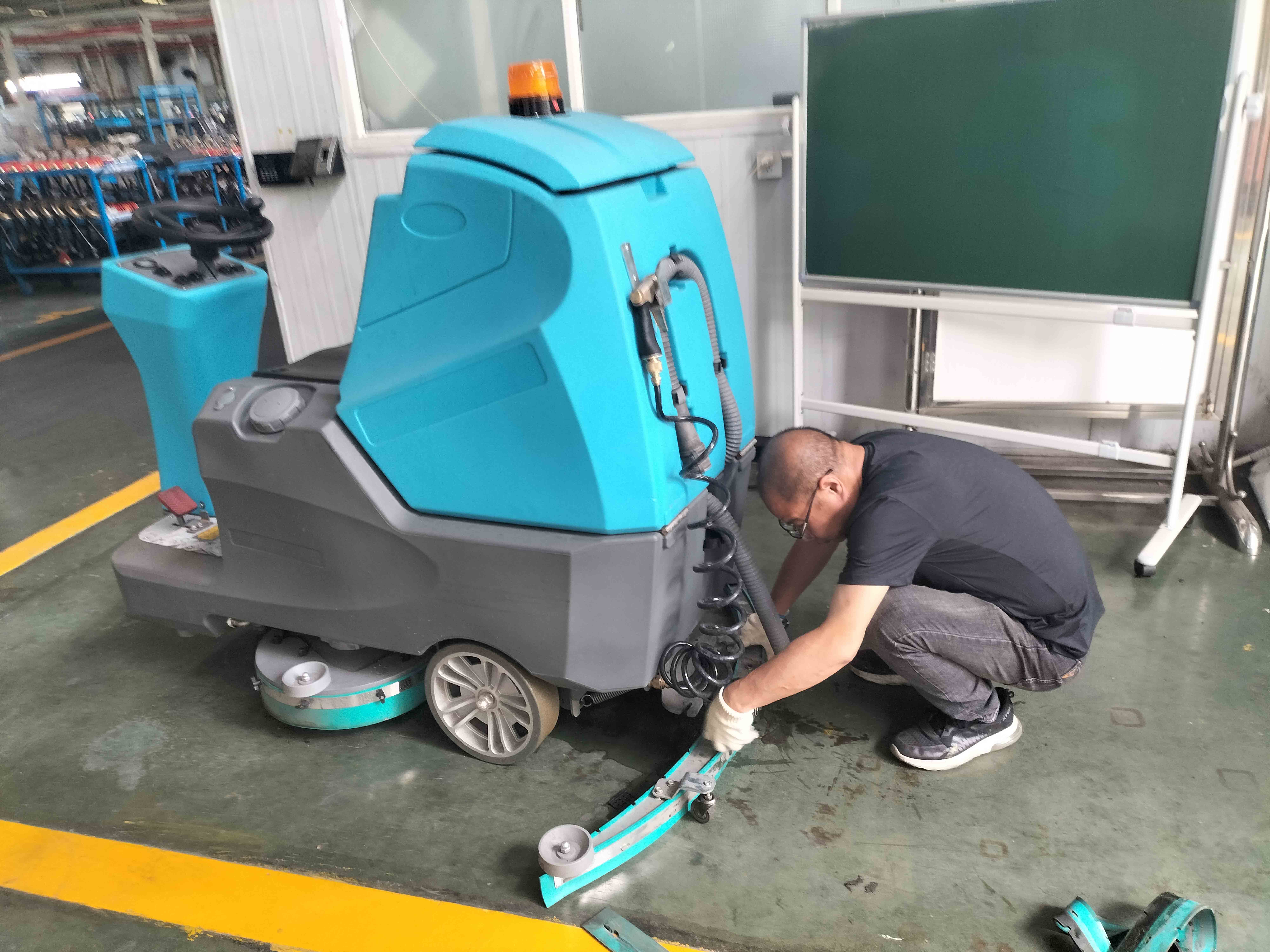 室內(nèi)洗地機(jī)：提升清潔效率的重要工具，現(xiàn)在哪些行業(yè)正在依賴(lài)它？