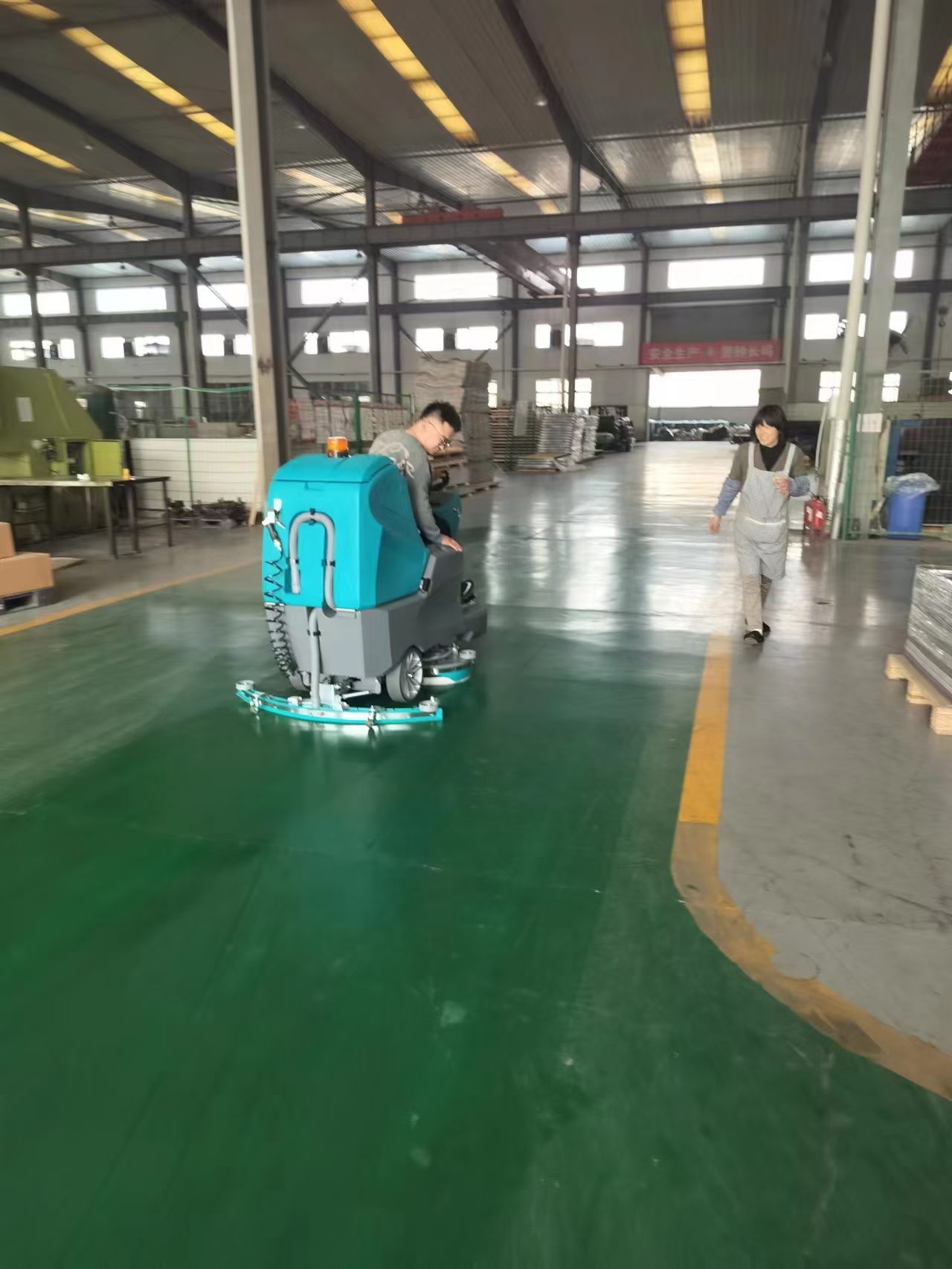 車(chē)間洗地機(jī)可以節(jié)能減排，助力綠色生產(chǎn)
