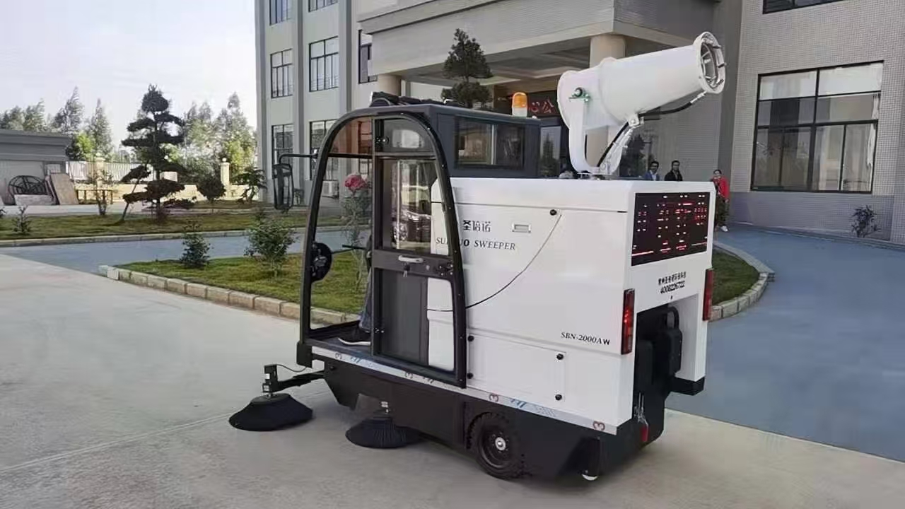 路面駕駛式清掃車：室外大面積清掃的高效解決方案