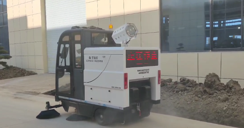 有了小區(qū)物業(yè)清掃車，小區(qū)的清潔效率大幅提升