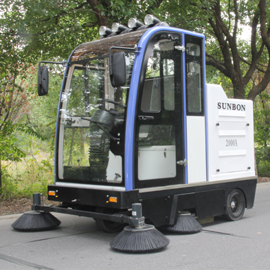 駕駛式掃地車為您解決商業(yè)場所地面清潔難題 駕駛式掃地車為您解決商業(yè)場所地面清潔難題