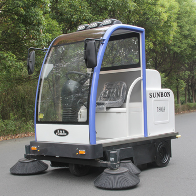 電動(dòng)掃地車在城鎮(zhèn)、農(nóng)村市場(chǎng)也很受歡迎
